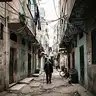 عائلات الأسرى في المخيمات: انتظار يومي على أبواب العيادة والمخيم